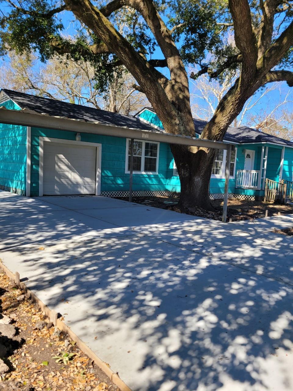822 Retama Street