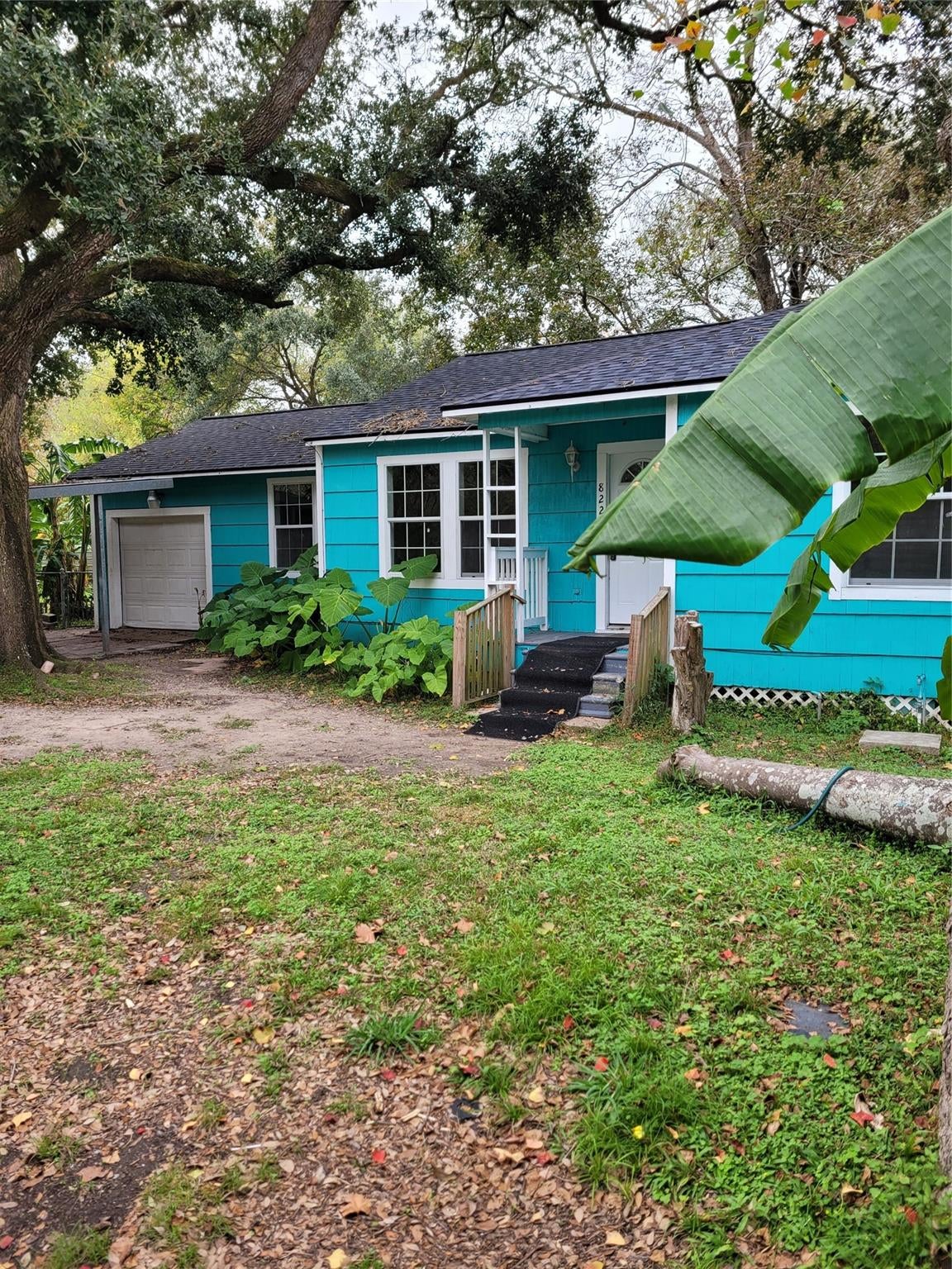 822 Retama Street