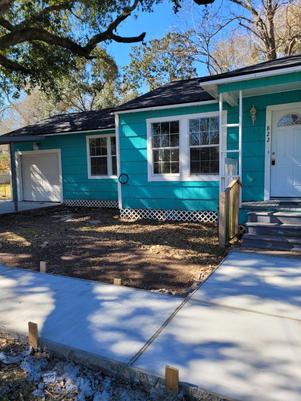 822 Retama Street