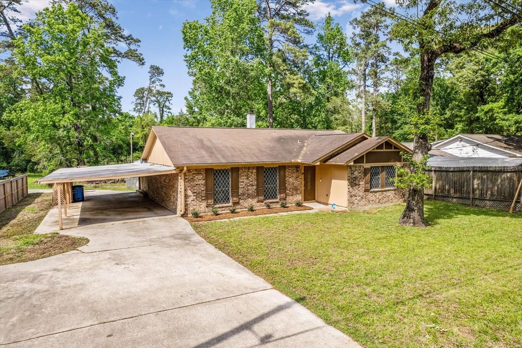 Photo of 12118 Quail Hollow Lane, Pinehurst, TX 77362 (MLS # 53559543)