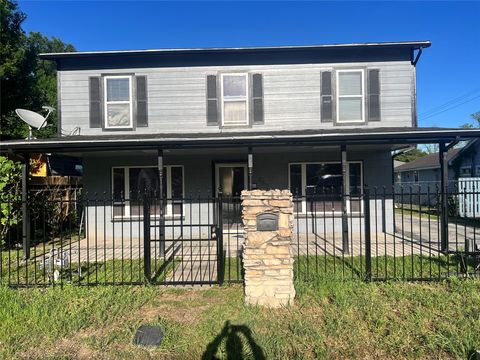 Photo of 5604 Chapman Street, Houston, TX 77009 (MLS # 40371356)