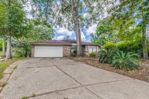 Photo of 2803 Parkwood Manor Drive, Houston, TX 77339 (MLS # 79116199)