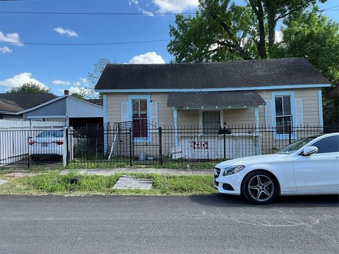 Photo of 2614 Lee Street, Houston, TX 77026 (MLS # 77449918)
