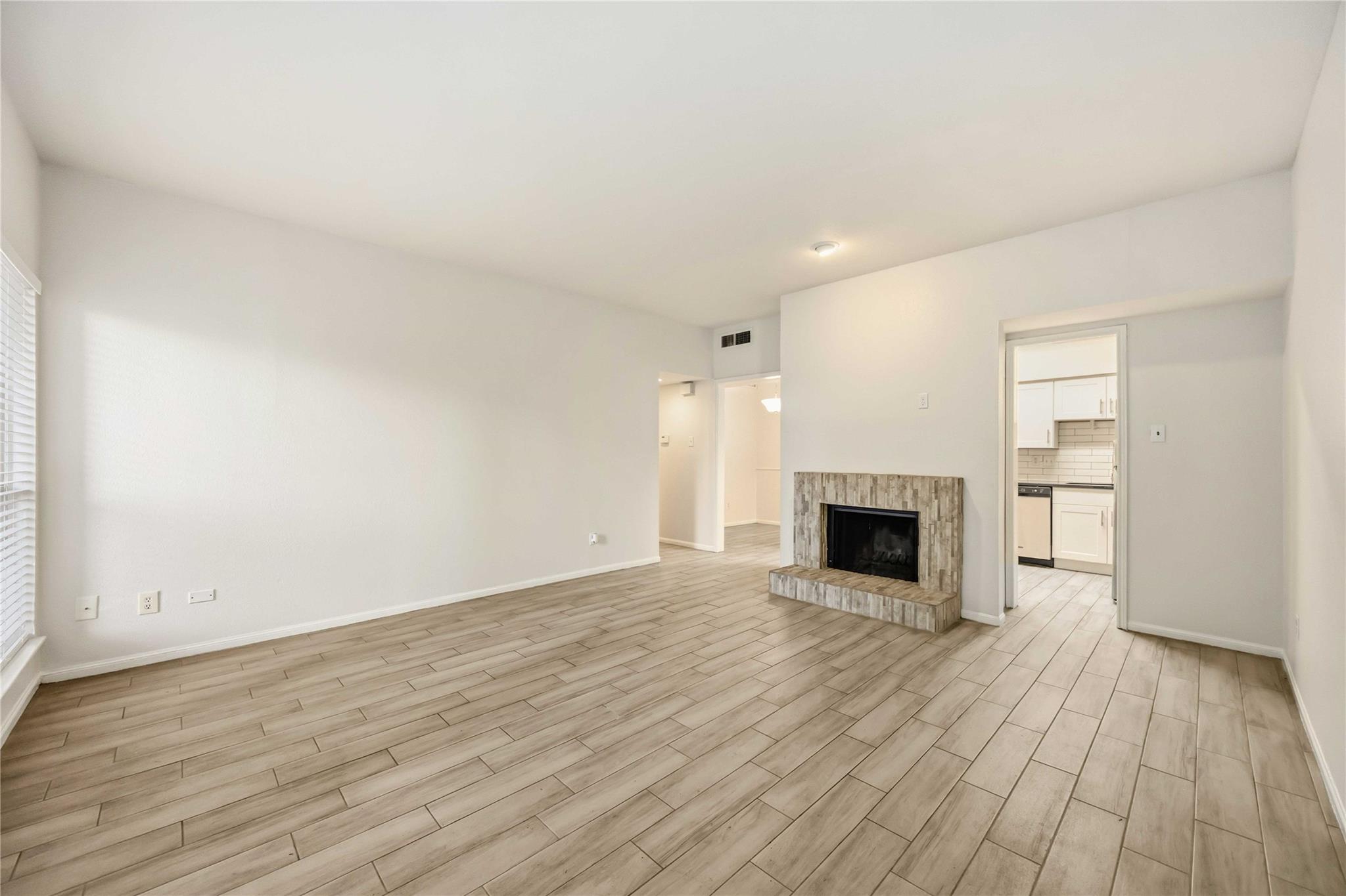 2100 Tanglewilde Street 531