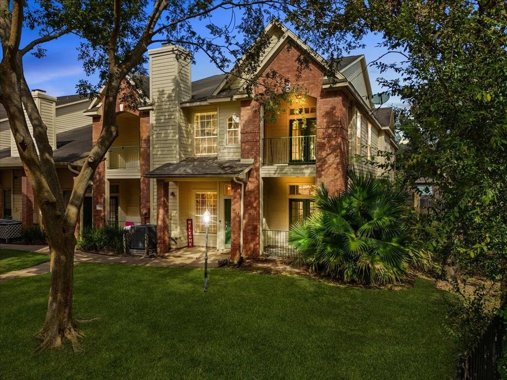 Photo of 2710 Grants Lake Boulevard #T4, Sugar Land, TX 77479 (MLS # 13753939)