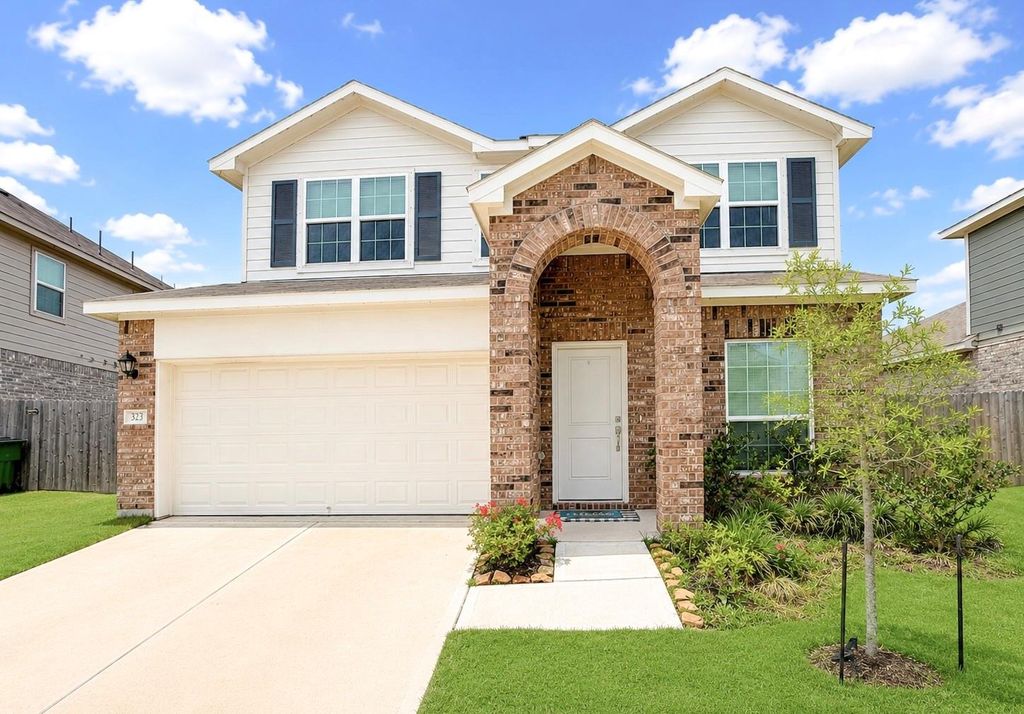 Photo of 323 Bennett Street, Angleton, TX 77515 (MLS # 29619833)