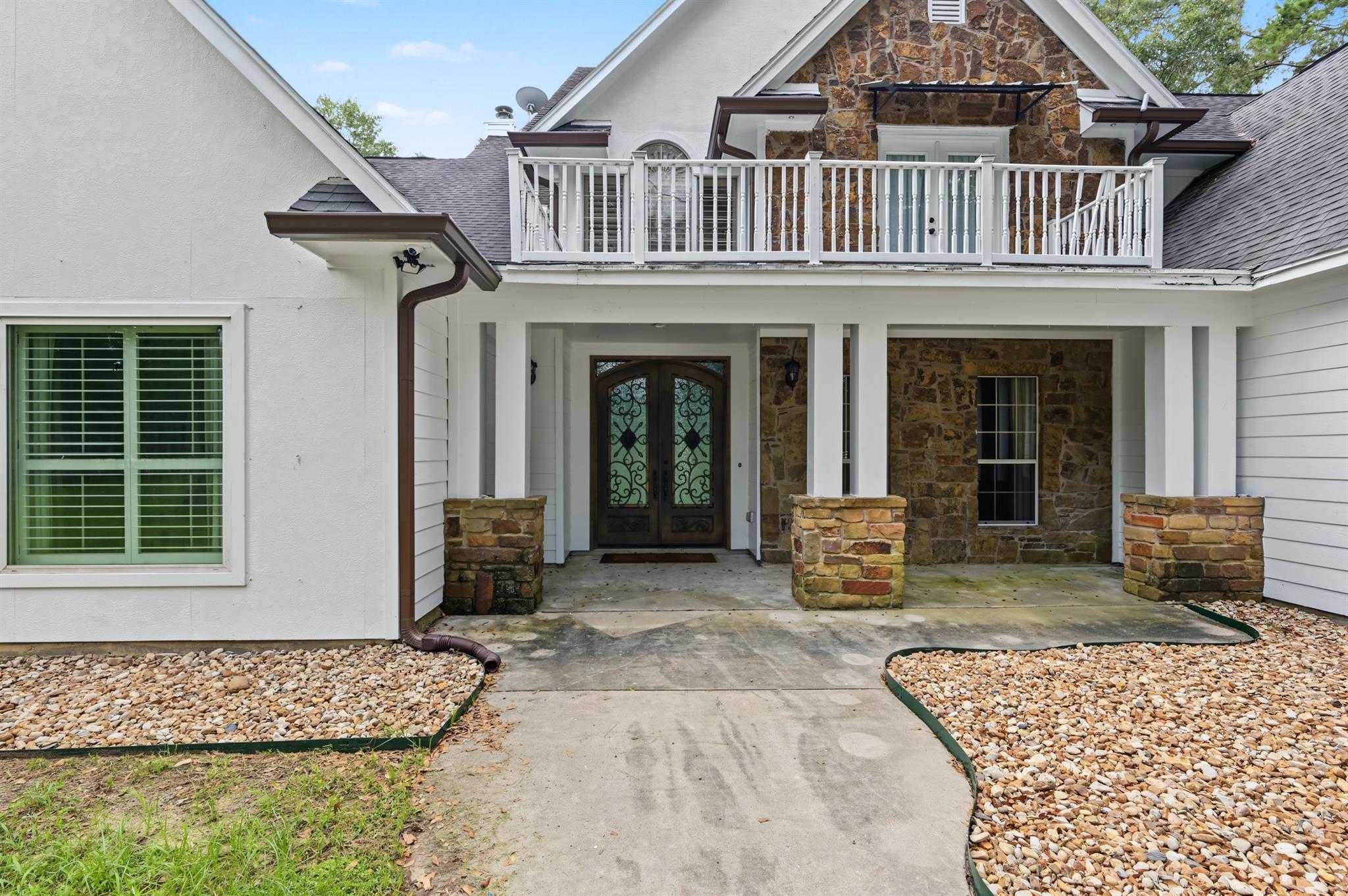 10933 Lake Forest Drive