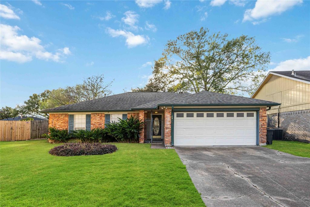 Photo of 7406 Sierra Grande Court, Houston, TX 77083 (MLS # 34022990)