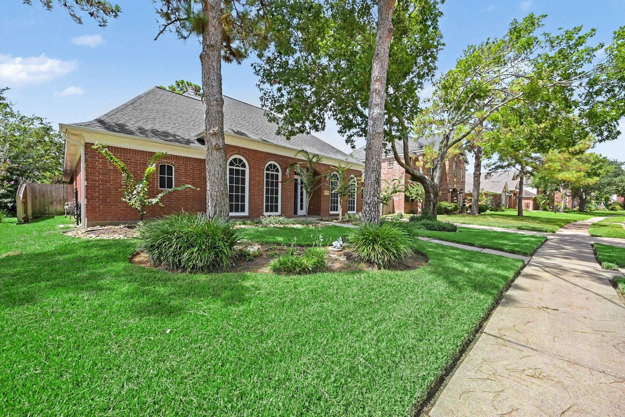 20811 Autumn Redwood Way