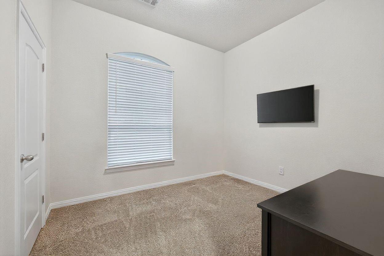 654 W Linnwood Drive