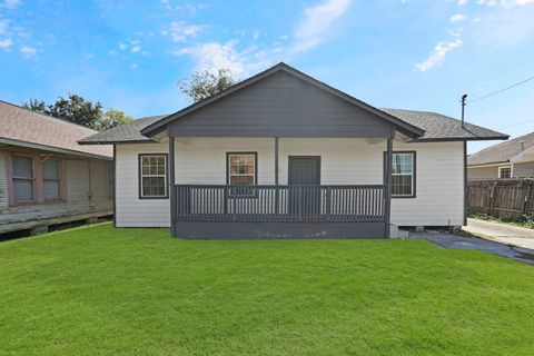 Photo of 6816 Avenue C, Houston, TX 77011 (MLS # 67815436)