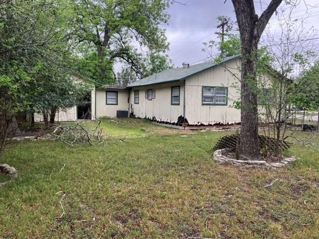 Photo of 220 S Live Oak Avenue, New Braunfels, TX 78130 (MLS # 49294215)