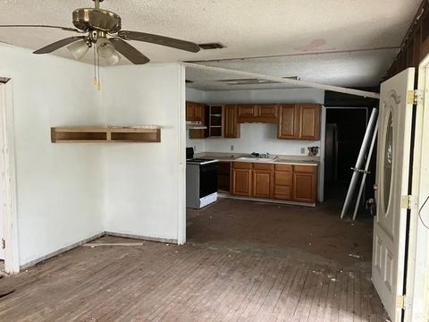 Photo of 220 S Live Oak Avenue, New Braunfels, TX 78130 (MLS # 49294215)