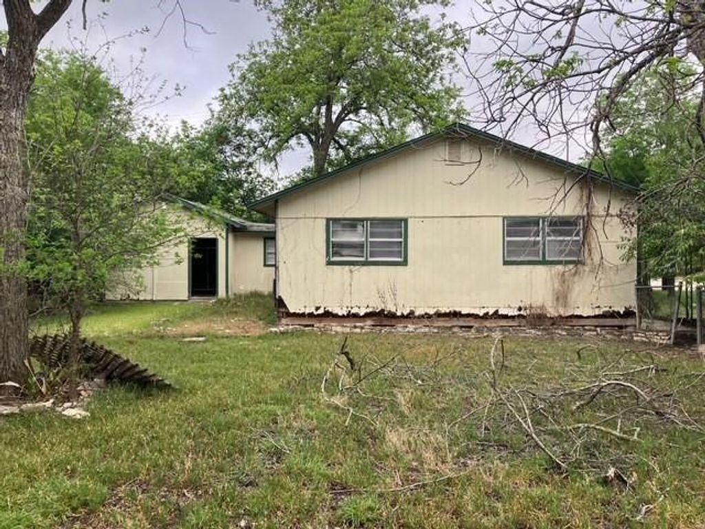 Photo of 220 S Live Oak Avenue, New Braunfels, TX 78130 (MLS # 49294215)