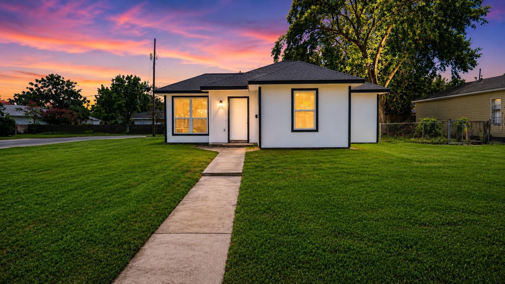 1206 Pinewood Lane