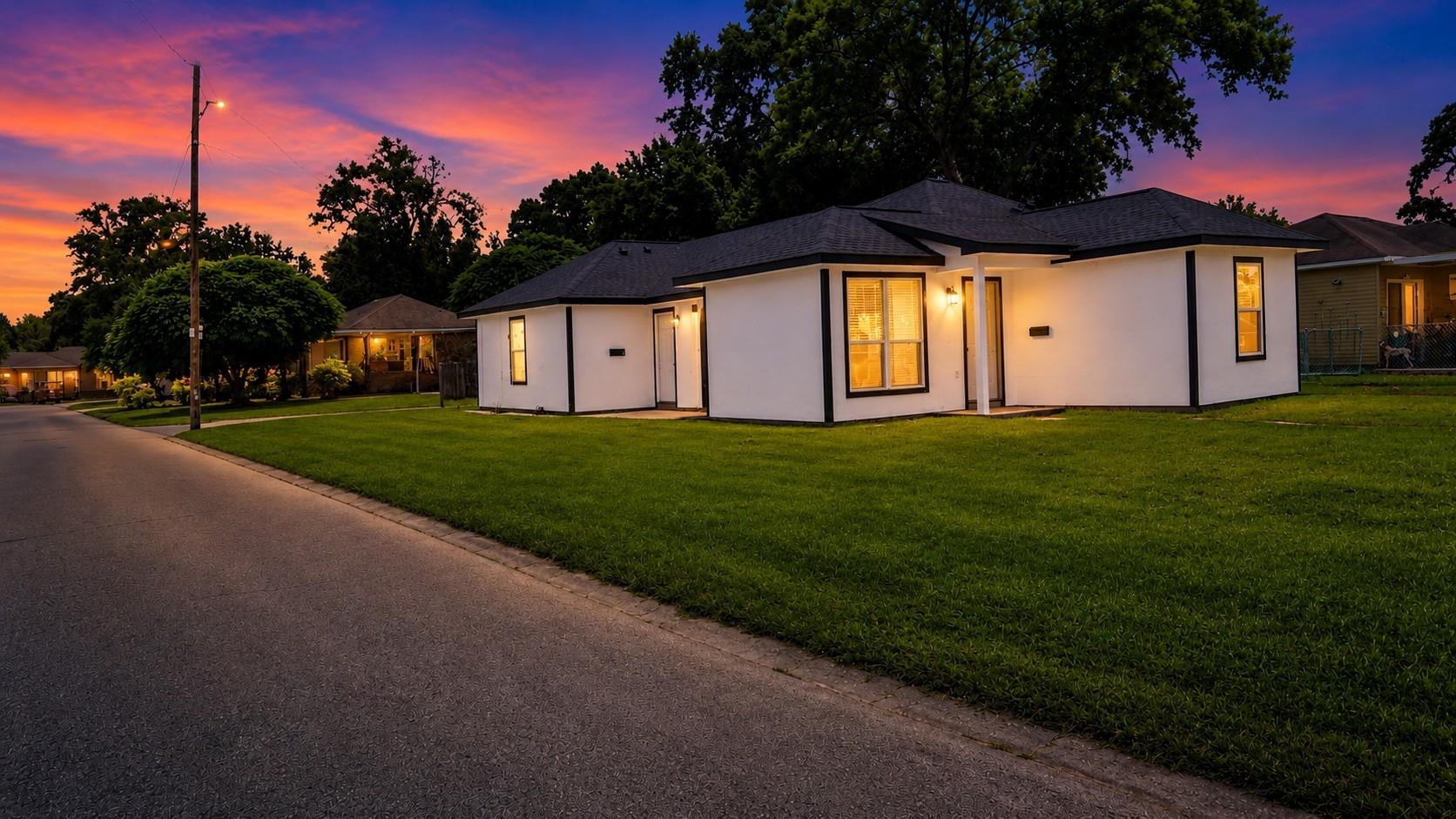 1206 Pinewood Lane