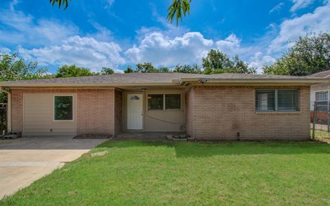 Photo of 3620 Easy Street, Houston, TX 77026 (MLS # 27276642)
