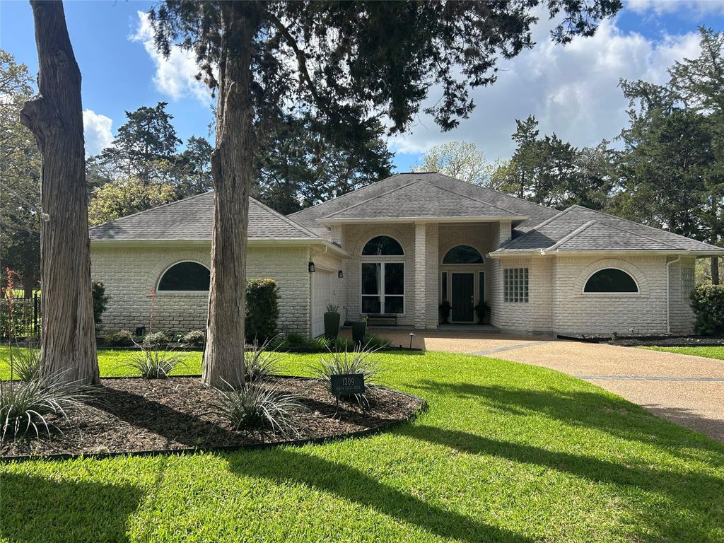 Photo of 1309 N Falls Drive, New Ulm, TX 78950 (MLS # 48077570)