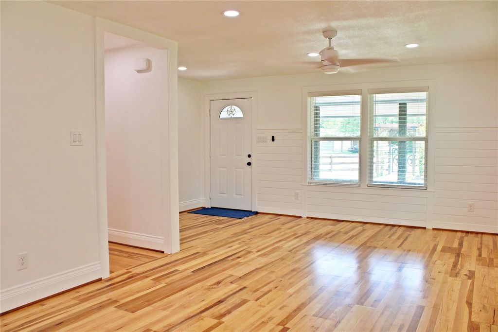 Photo of 528 Prairie Street, Columbus, TX 78934 (MLS # 37996365)