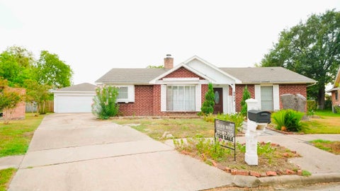 Photo of 8615 Brookren Circle, Houston, TX 77072 (MLS # 26136399)