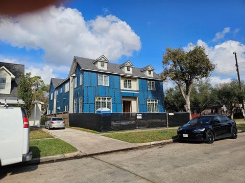 Homes For Sale - 2400 Swift Boulevard<br/> Houston, TX 77030