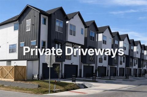 Photo of 7805 Amelia Road #B, Houston, TX 77055 (MLS # 5082783)