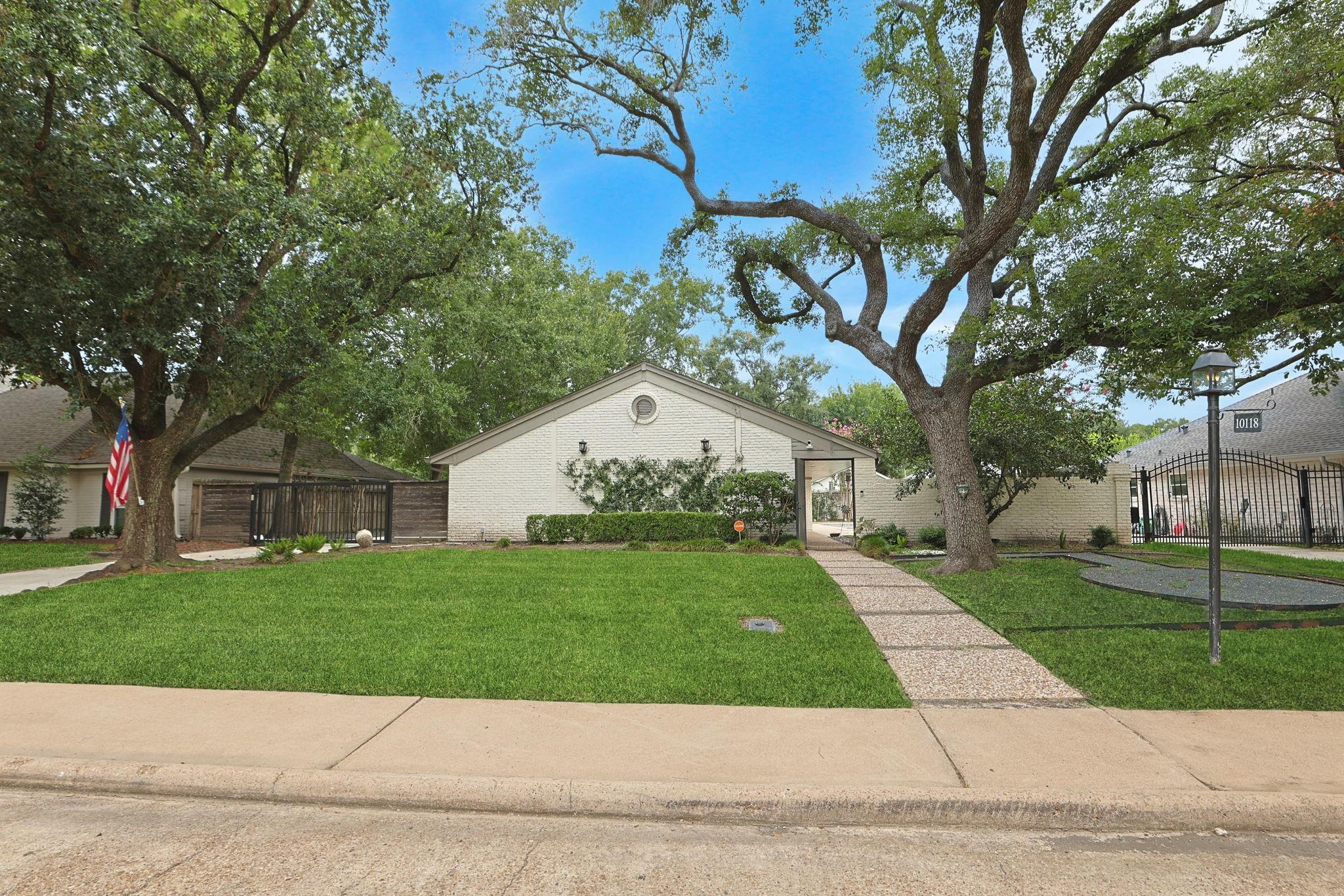 10118 Chevy Chase Drive