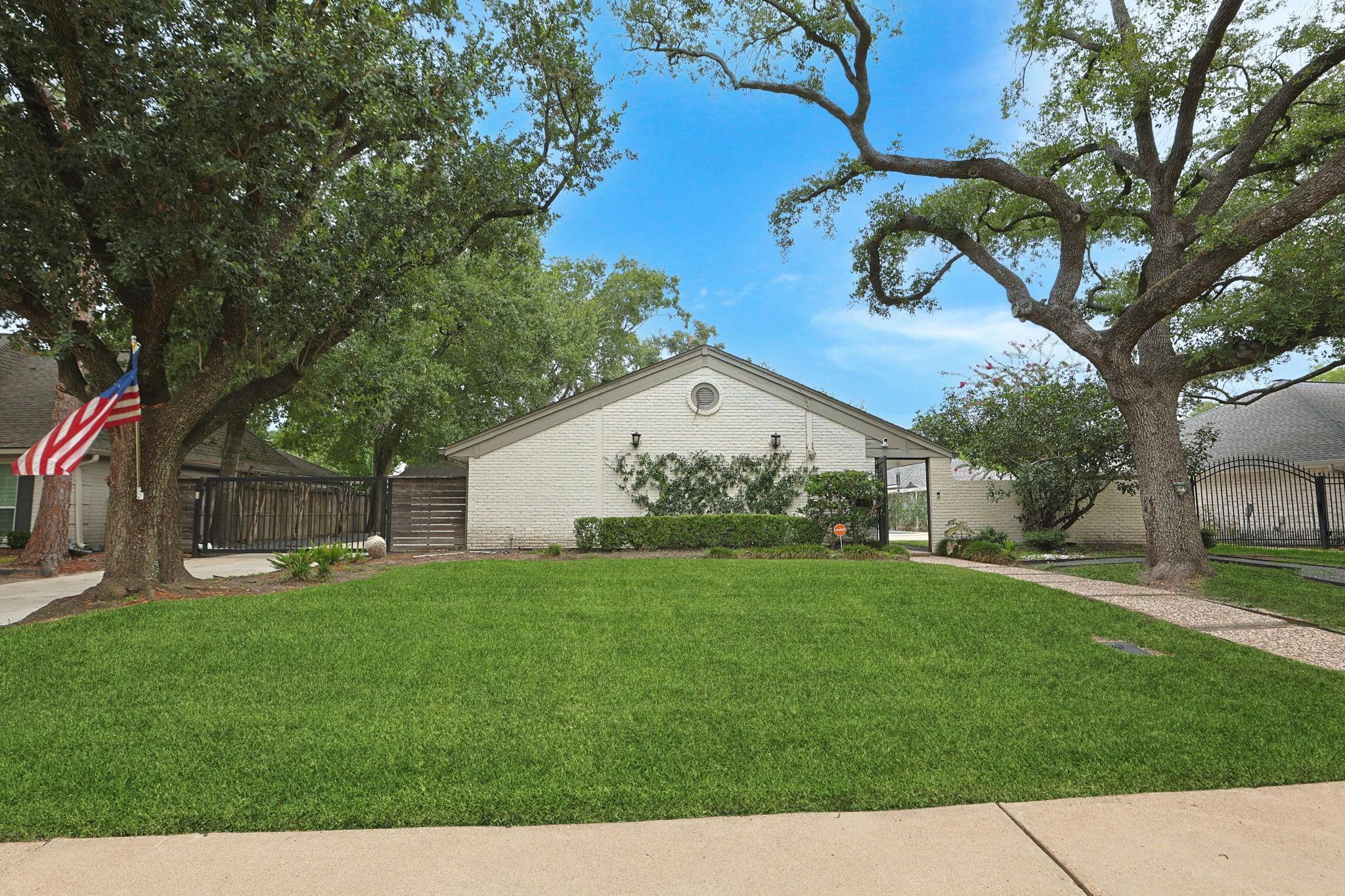 10118 Chevy Chase Drive
