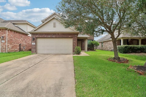 Photo of 1827 Acorn Glen Trail, Fresno, TX 77545 (MLS # 6347996)