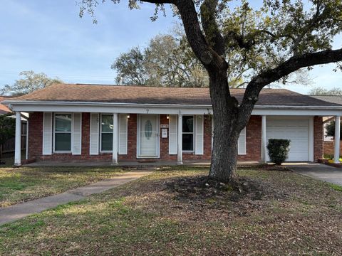 Photo of 7 Maple Lane, Galveston, TX 77551 (MLS # 74469725)