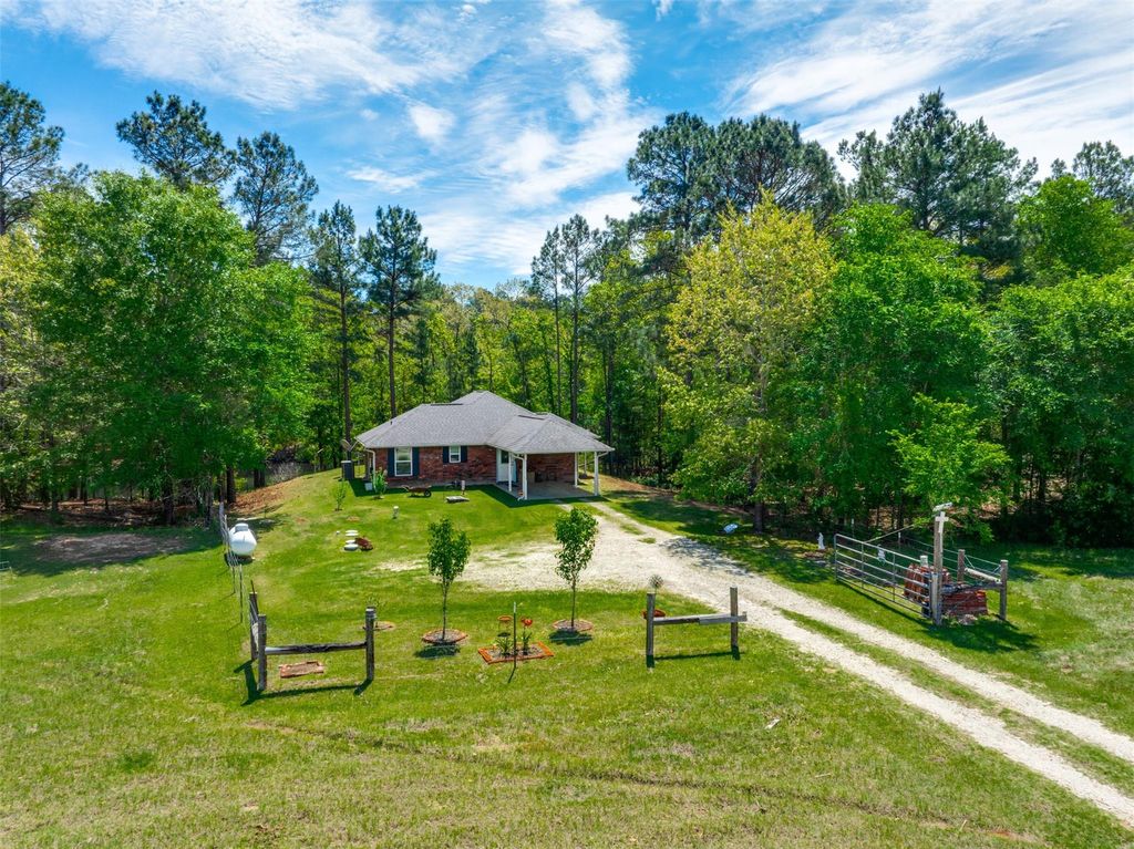 Photo of 5755 An County Road 153, Palestine, TX 75801 (MLS # 86711684)