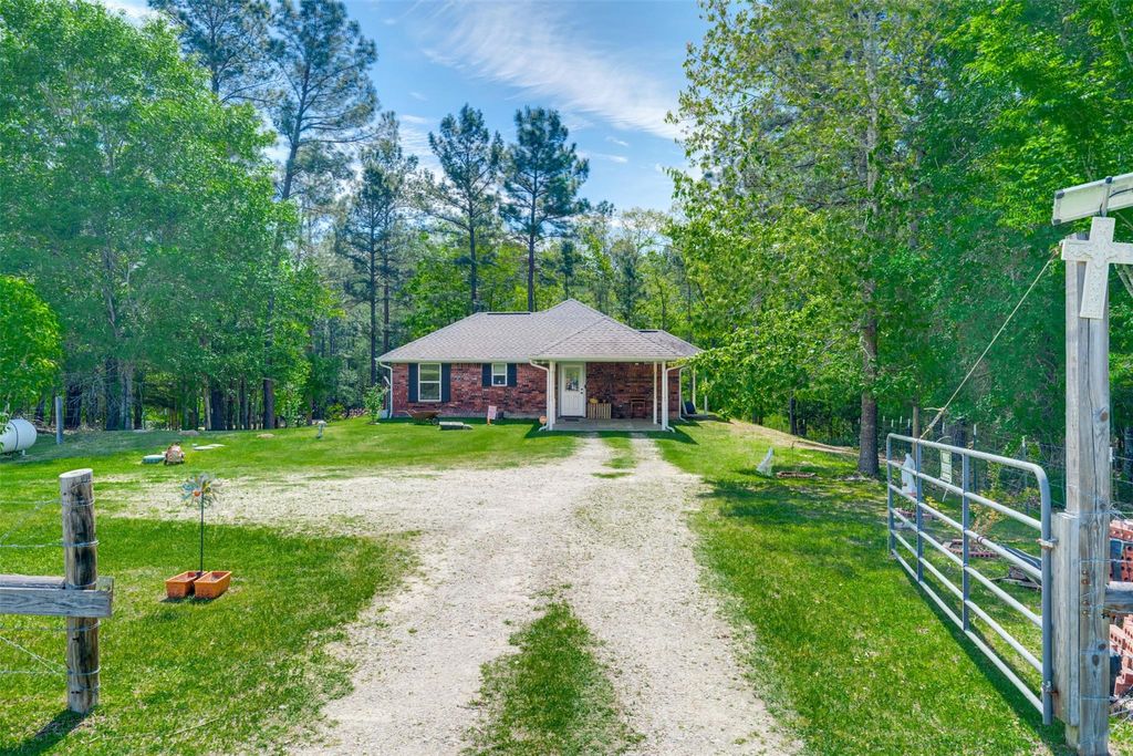 Photo of 5755 An County Road 153, Palestine, TX 75801 (MLS # 86711684)
