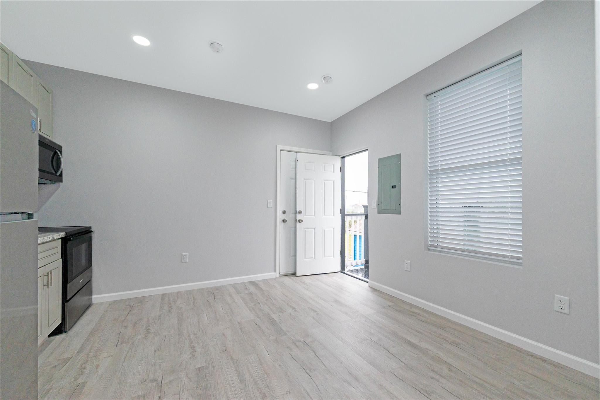 807 Avenue K G