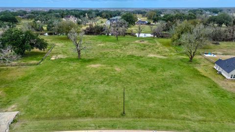 Photo of 865 Mill Rd, Angleton, TX 77515 (MLS # 89975576)