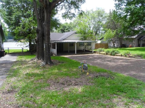 Photo of 13545 Northshore Loop, Conroe, TX 77304 (MLS # 34464786)