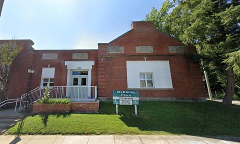 Photo of 303 W Sloan St, Harrisburg, IL 62946 (MLS # 87541145)