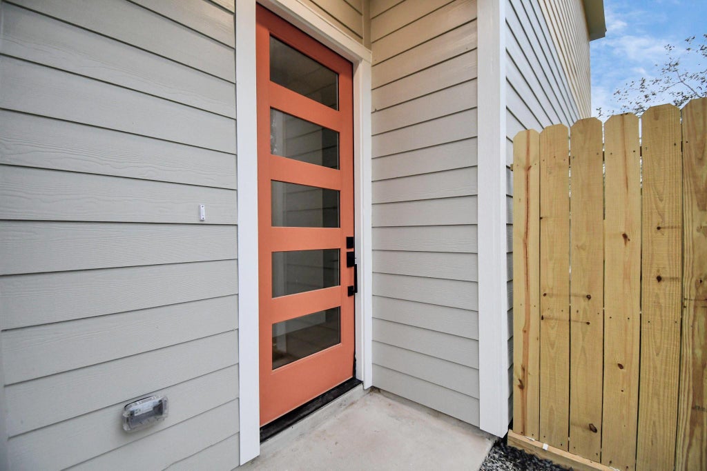 Photo of 2411 Chew St St, Houston, TX 77020 (MLS # 4831352)