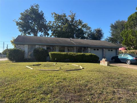 Photo of 13026 Glenwyck Street, Houston, TX 77045 (MLS # 67690951)