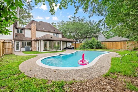 Photo of 5502 Graystone Lane, Houston, TX 77069 (MLS # 6901621)