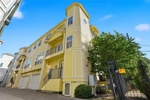 Photo of 1129 W 15th 1/2 Street #A, Houston, TX 77008 (MLS # 35159416)