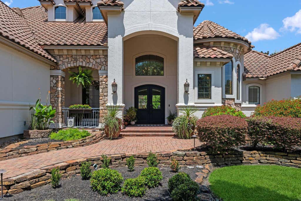 Photo of 5906 S Royal Point Drive, Kingwood, TX 77345 (MLS # 75422181)