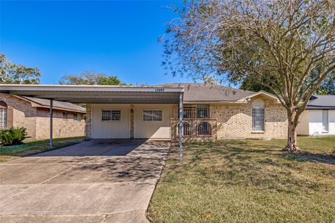 Photo of 14907 Nuwood Lane, Houston, TX 77053 (MLS # 89580154)