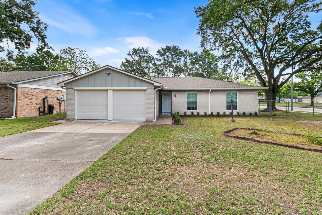 Photo of 9002 Bunny Run Drive, Houston, TX 77088 (MLS # 5567294)