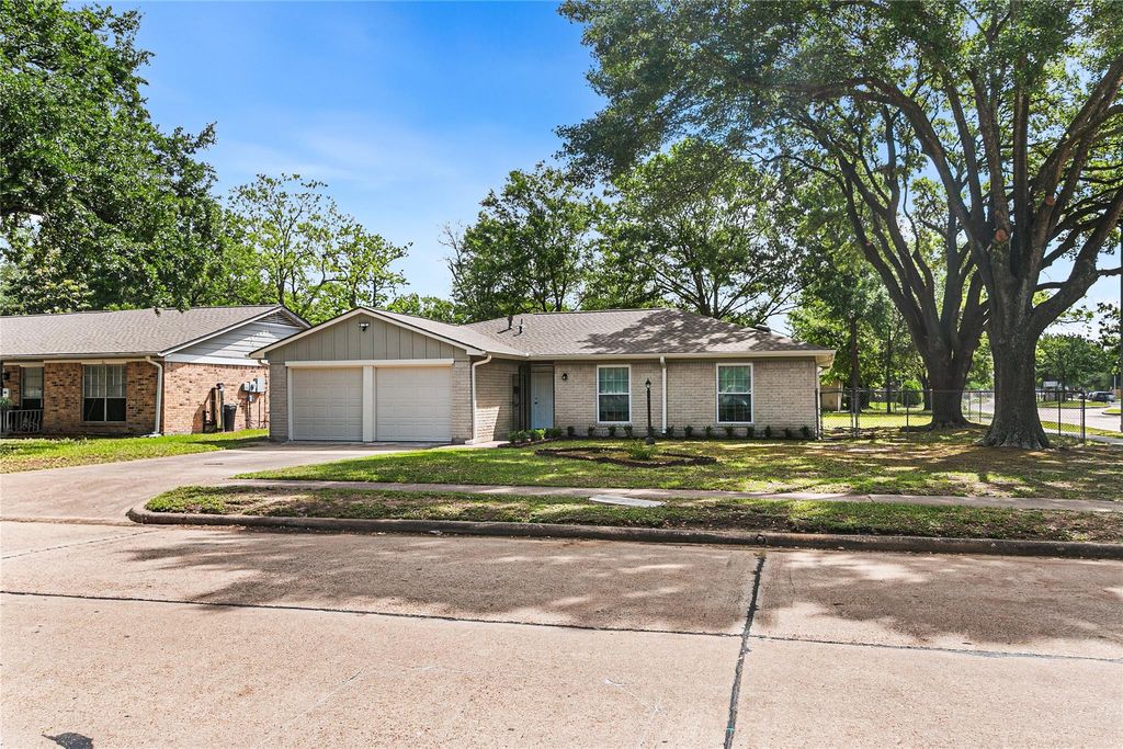 Photo of 9002 Bunny Run Drive, Houston, TX 77088 (MLS # 5567294)