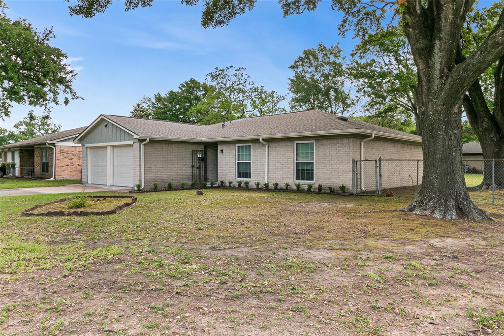 Photo of 9002 Bunny Run Drive, Houston, TX 77088 (MLS # 5567294)