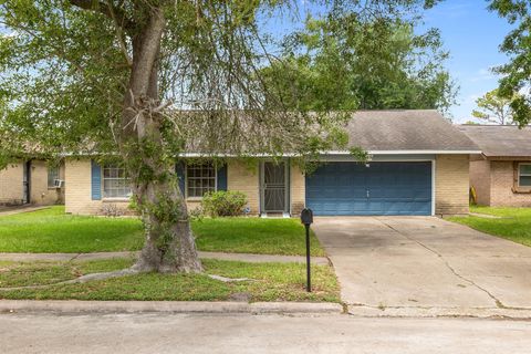 Photo of 5130 Court Road, Houston, TX 77053 (MLS # 42817587)