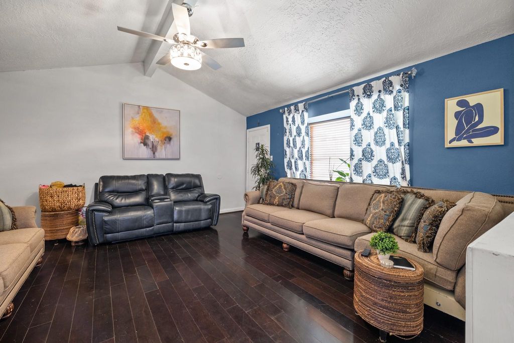 Photo of 5130 Court Road, Houston, TX 77053 (MLS # 42817587)