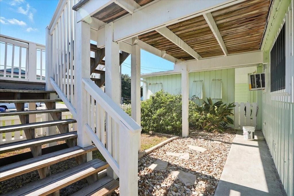 Photo of 228 Starboard Avenue, Rockport, TX 78382 (MLS # 15414235)