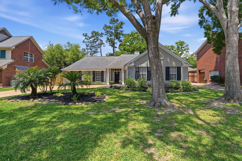 Photo of 4007 Hill Springs Drive, Houston, TX 77345 (MLS # 52091460)