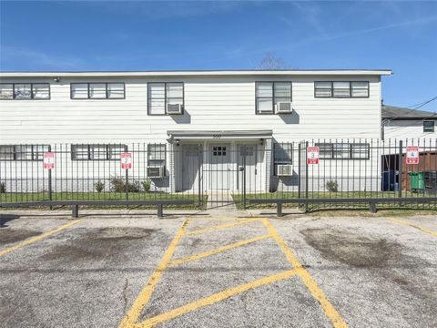 Photo of 5010 Ennis Street #3, Houston, TX 77004 (MLS # 46598962)